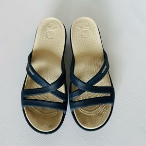 CROCS Wedge Navy Sandals Women’s size 9, excellent used condition.